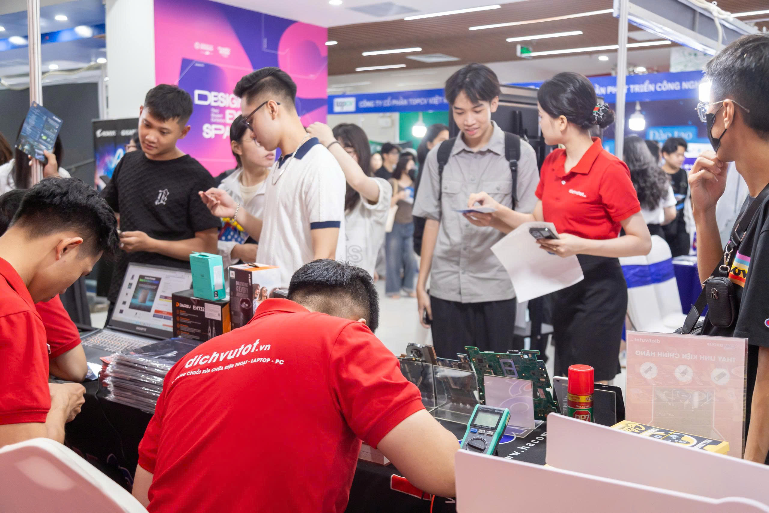 Khách hàng tại sự kiện ảnh 2