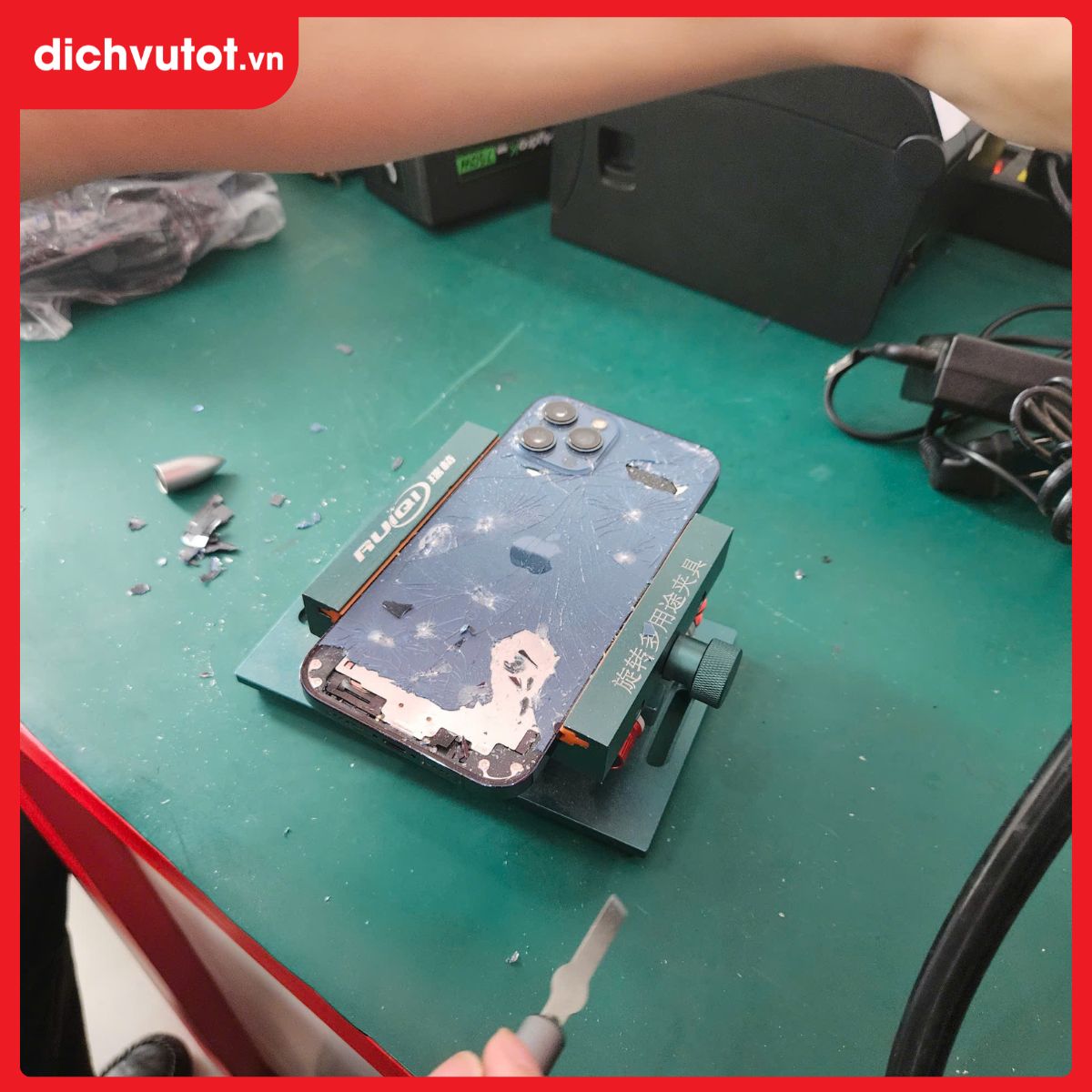 Khi n&agrave;o cần sửa k&iacute;nh lưng iPhone?