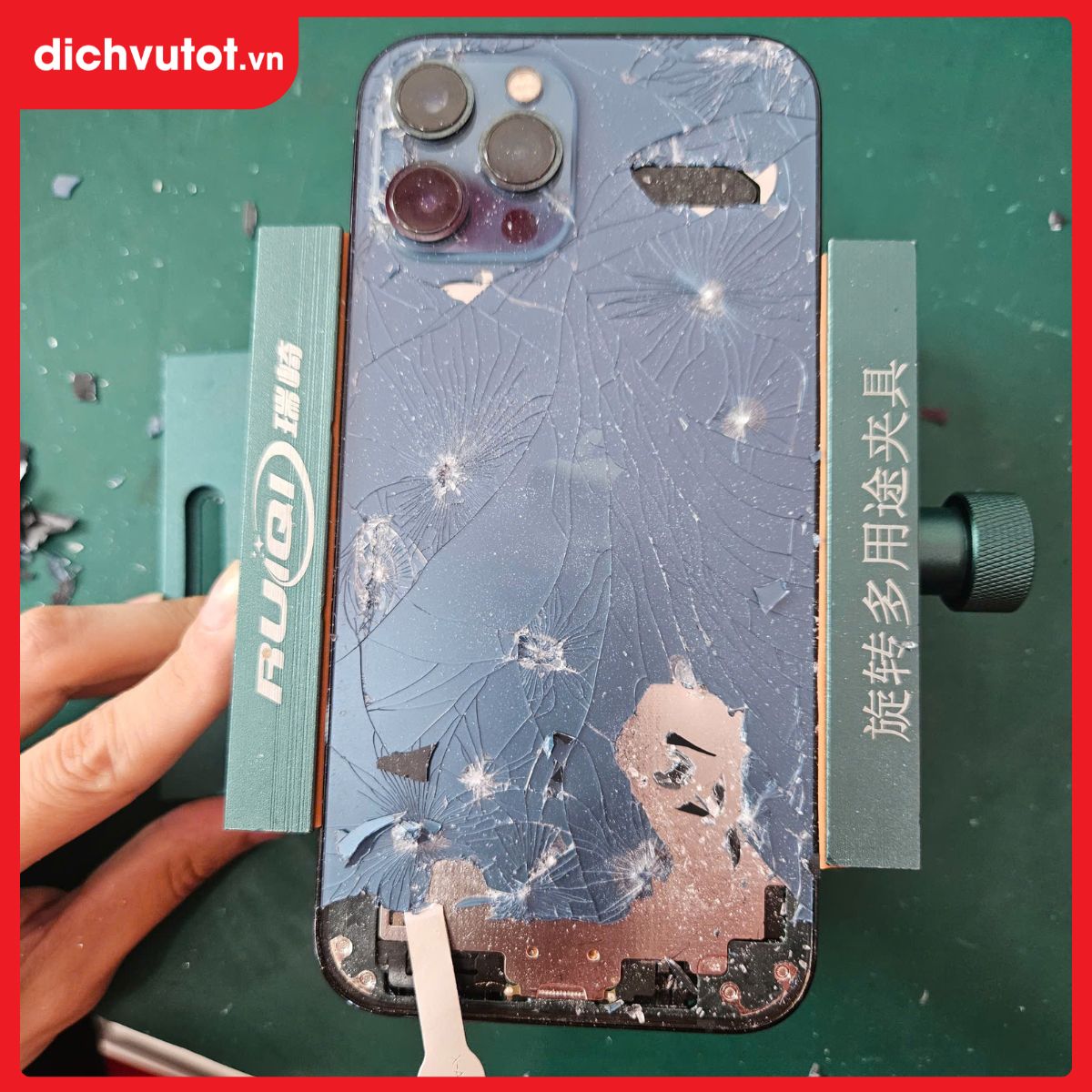 Những nguy&ecirc;n nh&acirc;n cơ bản k&iacute;nh lưng iPhone dễ bị vỡ?