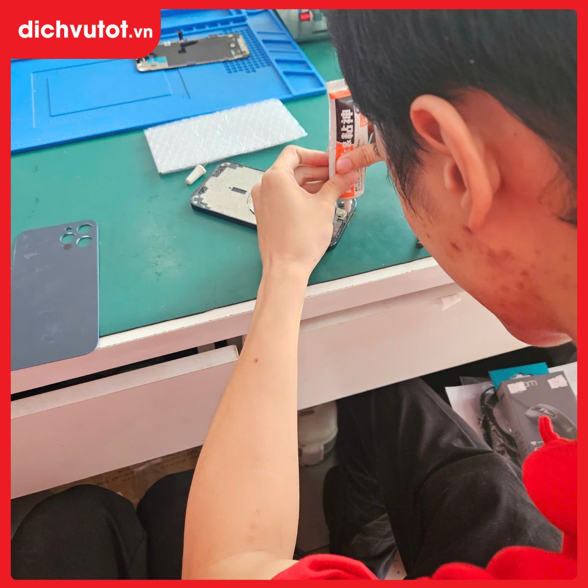 Lợi &iacute;ch khi thay k&iacute;nh lưng iPhone tại Dịch Vụ Tốt
